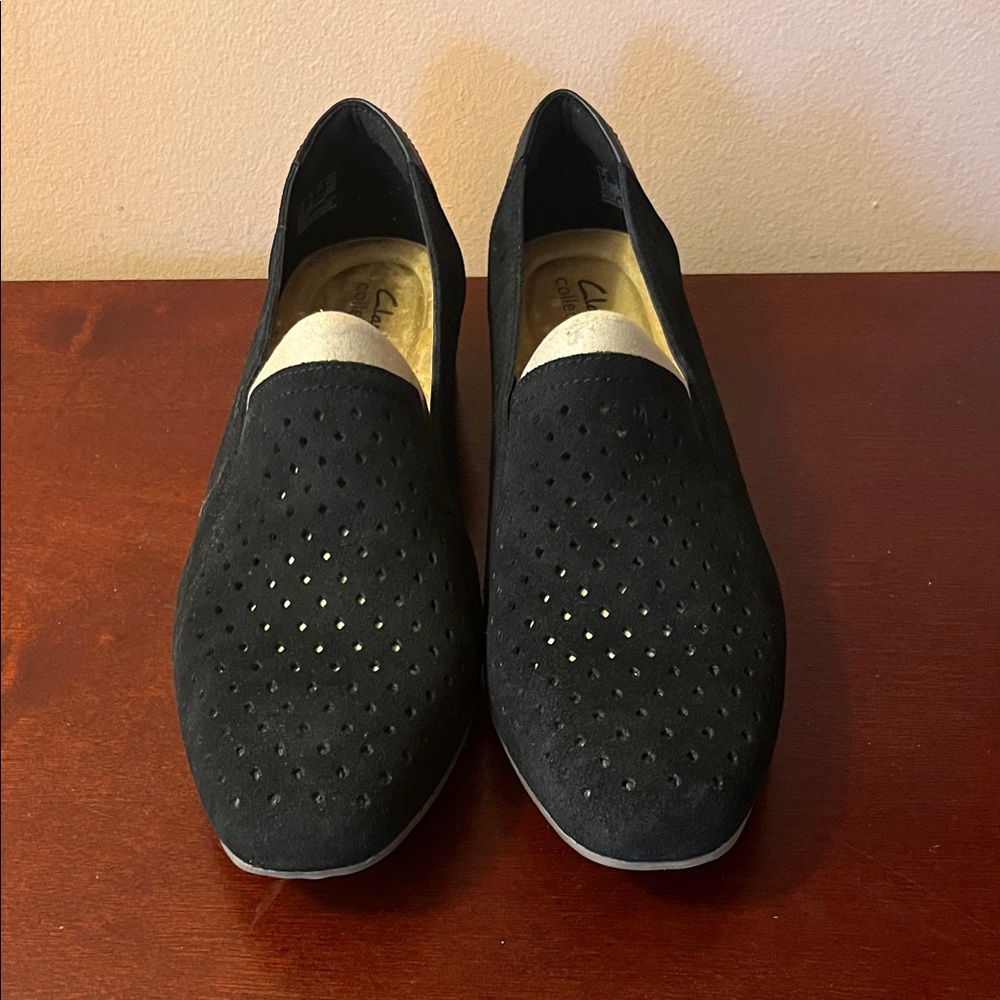 🌺Final Price w$4.99 Shipping🌺NWT/NIB Black Suede Perforated Loafers by Clarks